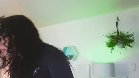 Snapshot of farahh_magdaly chatting on 11-13-25, 12:04 Farah online show from 11-13-25, 12:04