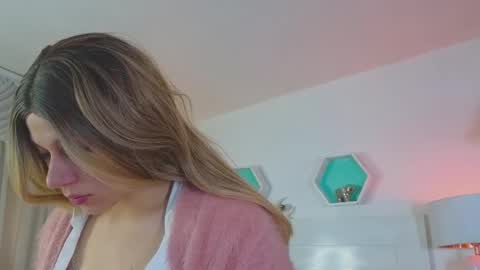 Snapshot of farahh_magdaly chatting on 11-20-25, 12:05 Farah online show from 11-20-25, 12:05