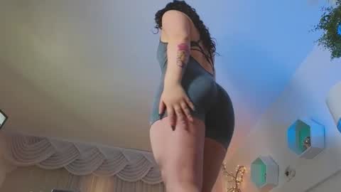 Snapshot of farahh_magdaly chatting on 11-21-25, 12:04 Farah online show from 11-21-25, 12:04