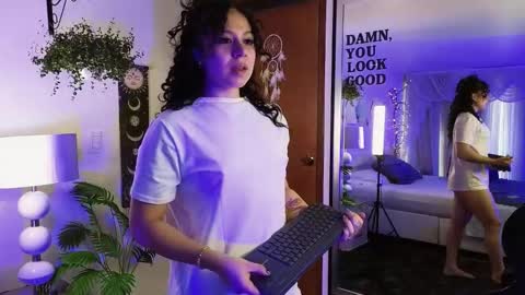 Snapshot of farahh_magdaly chatting on 11-22-25, 12:04 Farah online show from 11-22-25, 12:04