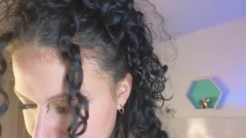 Snapshot of farahh_magdaly chatting on 11-24-25, 12:05 Farah online show from 11-24-25, 12:05