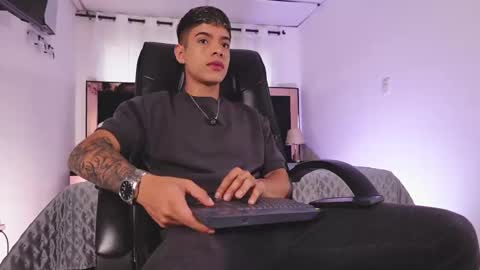 Snapshot of farid_jake_ chatting on 02-18-25, 08:03 farid_jake_ online show from 02-18-25, 08:03