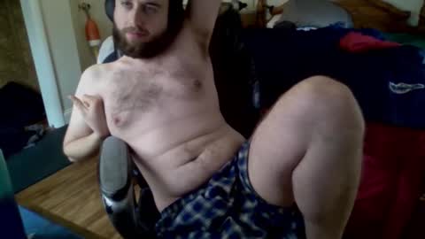 Snapshot of farmboy2398 chatting on 11-26-25, 04:30 farmboy2398 online show from 11-26-25, 04:30