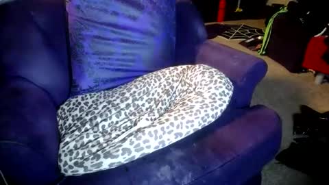 Snapshot of farrahfindom chatting on 10-24-25, 02:41 Farrah online show from 10-24-25, 02:41