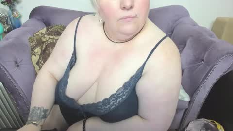 fashiona online show from 12-04-25, 10:35