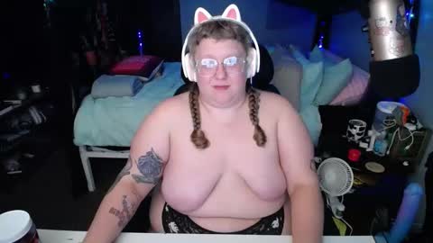 Snapshot of fatveronica chatting on 02-16-25, 11:38 FatVeronica online show from 02-16-25, 11:38