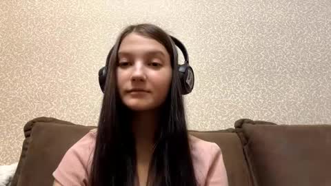 Snapshot of faustinabartosh chatting on 10-27-25, 08:18 Aurora 18yo online show from 10-27-25, 08:18