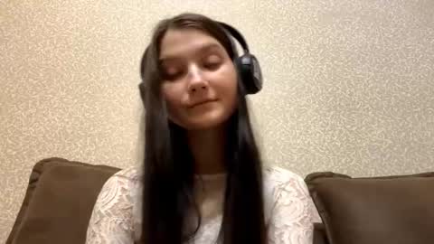 Snapshot of faustinabartosh chatting on 10-31-25, 09:32 Aurora 18yo online show from 10-31-25, 09:32