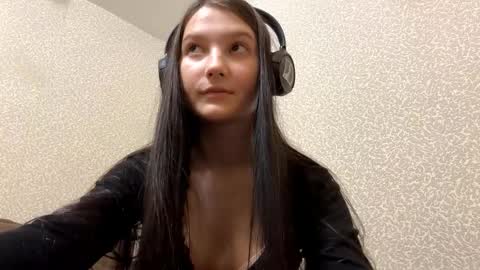 Snapshot of faustinabartosh chatting on 11-06-25, 08:37 Aurora 18yo online show from 11-06-25, 08:37