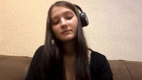 Snapshot of faustinabartosh chatting on 11-21-25, 09:19 Aurora 18yo online show from 11-21-25, 09:19