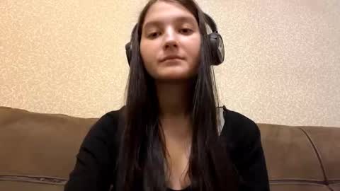 Snapshot of faustinabartosh chatting on 11-22-25, 11:09 Aurora 18yo online show from 11-22-25, 11:09