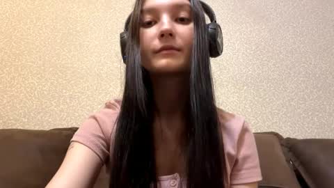 Snapshot of faustinabartosh chatting on 11-30-25, 08:51 Aurora 18yo online show from 11-30-25, 08:51