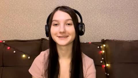 Snapshot of faustinabartosh chatting on 12-15-25, 08:29 Aurora 18yo online show from 12-15-25, 08:29