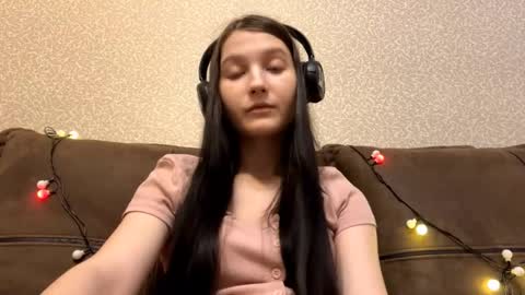 Aurora 18yo online show from 12-19-25, 08:43