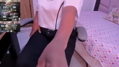 Snapshot of faver_1 chatting on 09-23-25, 12:19 Faver online show from 09-23-25, 12:19