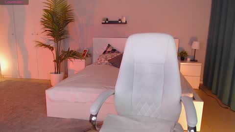 Snapshot of fay_dunaway chatting on 01-30-25, 12:27 Fay online show from 01-30-25, 12:27