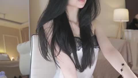 Snapshot of feel_me_00 chatting on 10-17-25, 09:28 feel_me_00 online show from 10-17-25, 09:28