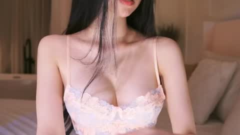 Snapshot of feel_me_00 chatting on 03-29-26, 04:18 feel_me_00 online show from 03-29-26, 04:18