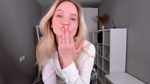 Daniela online show from 02-01-25, 01:09