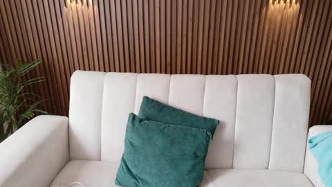 Feelena online show from 12-18-25, 05:19