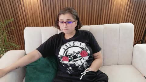 Feelena online show from 12-22-25, 07:22