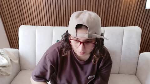 Feelena online show from 02-27-26, 04:51