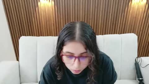 Feelena online show from 06-18-26, 04:55