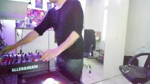 Snapshot of feetamiiin chatting on 05-13-26, 02:03 m0rty online show from 05-13-26, 02:03