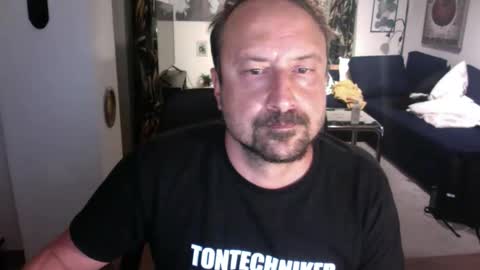 Snapshot of feetkissboy chatting on 09-27-25, 12:26 feetkissboy online show from 09-27-25, 12:26