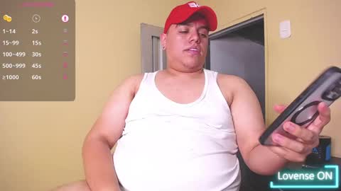 Snapshot of feetlover_liam chatting on 01-12-25, 02:03 David online show from 01-12-25, 02:03