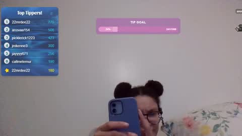 Soley online show from 02-06-25, 01:38