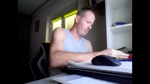 Max online show from 12-01-25, 12:43