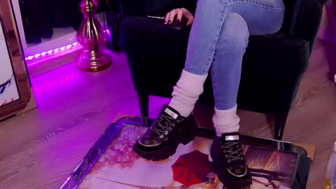 Snapshot of feetvibe chatting on 10-15-25, 10:37 FeetVibe online show from 10-15-25, 10:37
