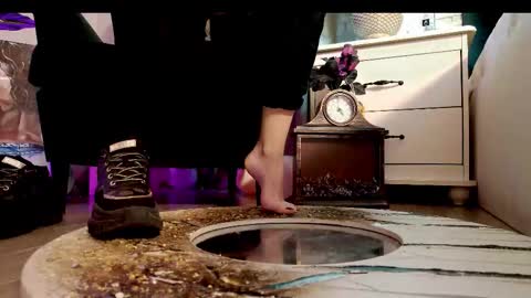 FeetVibe online show from 12-17-25, 08:53