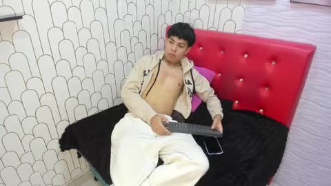 felipe_boy_18 online show from 03-01-25, 03:21