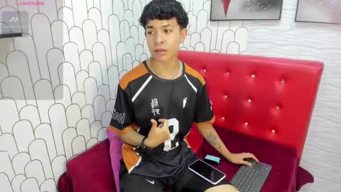 felipe_boy_18 online show from 03-06-25, 04:30