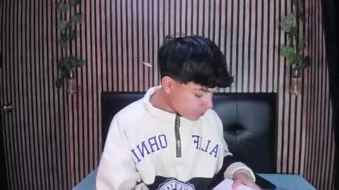 felipe_boy_18 online show from 09-10-25, 04:01