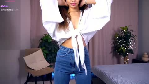 Snapshot of felissiany chatting on 03-09-25, 04:16 Hello im Nova online show from 03-09-25, 04:16