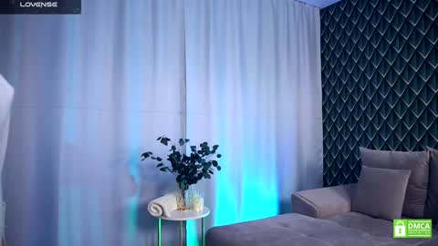 Snapshot of felissiany chatting on 09-25-25, 04:38 Hello im Nova online show from 09-25-25, 04:38