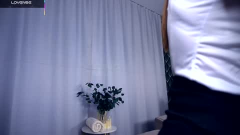 Snapshot of felissiany chatting on 09-28-25, 04:18 Hello im Nova online show from 09-28-25, 04:18