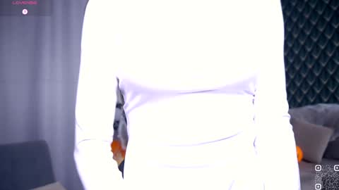 Snapshot of felissiany chatting on 10-30-25, 04:36 Hello im Nova online show from 10-30-25, 04:36