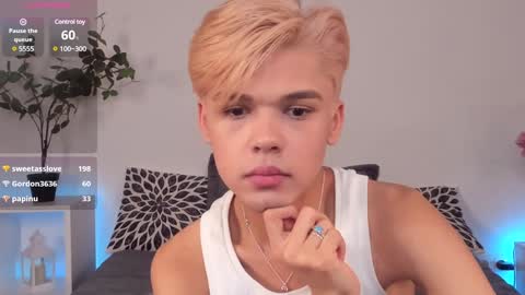 Snapshot of felix_rey chatting on 02-02-25, 07:35 Felix online show from 02-02-25, 07:35