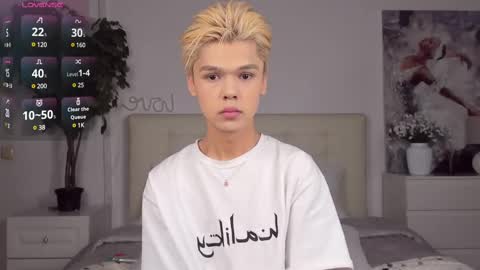 Snapshot of felix_rey chatting on 02-22-25, 08:31 Felix online show from 02-22-25, 08:31