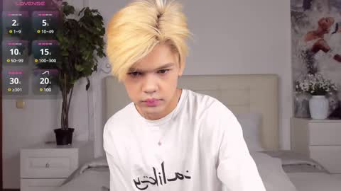 Snapshot of felix_rey chatting on 02-23-25, 04:57 Felix online show from 02-23-25, 04:57