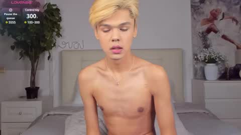 Snapshot of felix_rey chatting on 02-25-25, 04:21 Felix online show from 02-25-25, 04:21