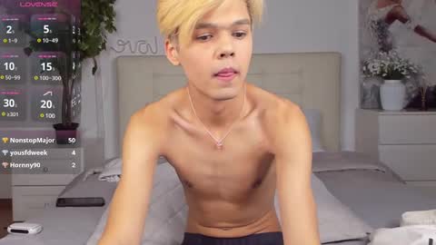 Snapshot of felix_rey chatting on 02-25-25, 10:29 Felix online show from 02-25-25, 10:29