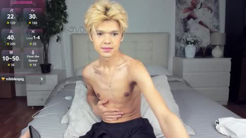 Snapshot of felix_rey chatting on 09-10-25, 06:08 Felix online show from 09-10-25, 06:08