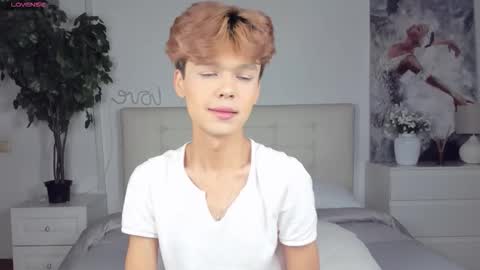 Snapshot of felix_rey chatting on 09-21-25, 03:02 Felix online show from 09-21-25, 03:02