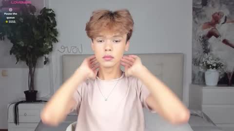 Snapshot of felix_rey chatting on 09-27-25, 05:51 Felix online show from 09-27-25, 05:51