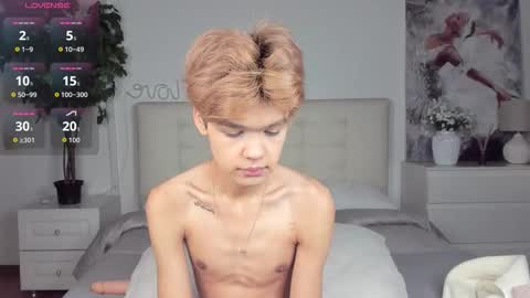 Snapshot of felix_rey chatting on 10-08-25, 05:32 Felix online show from 10-08-25, 05:32